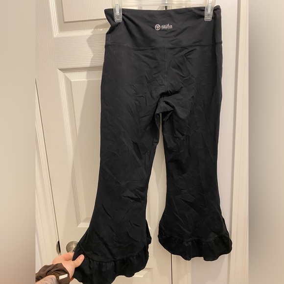 Titika workout capris with flutter bottoms in size 4 - Picture 4 of 4